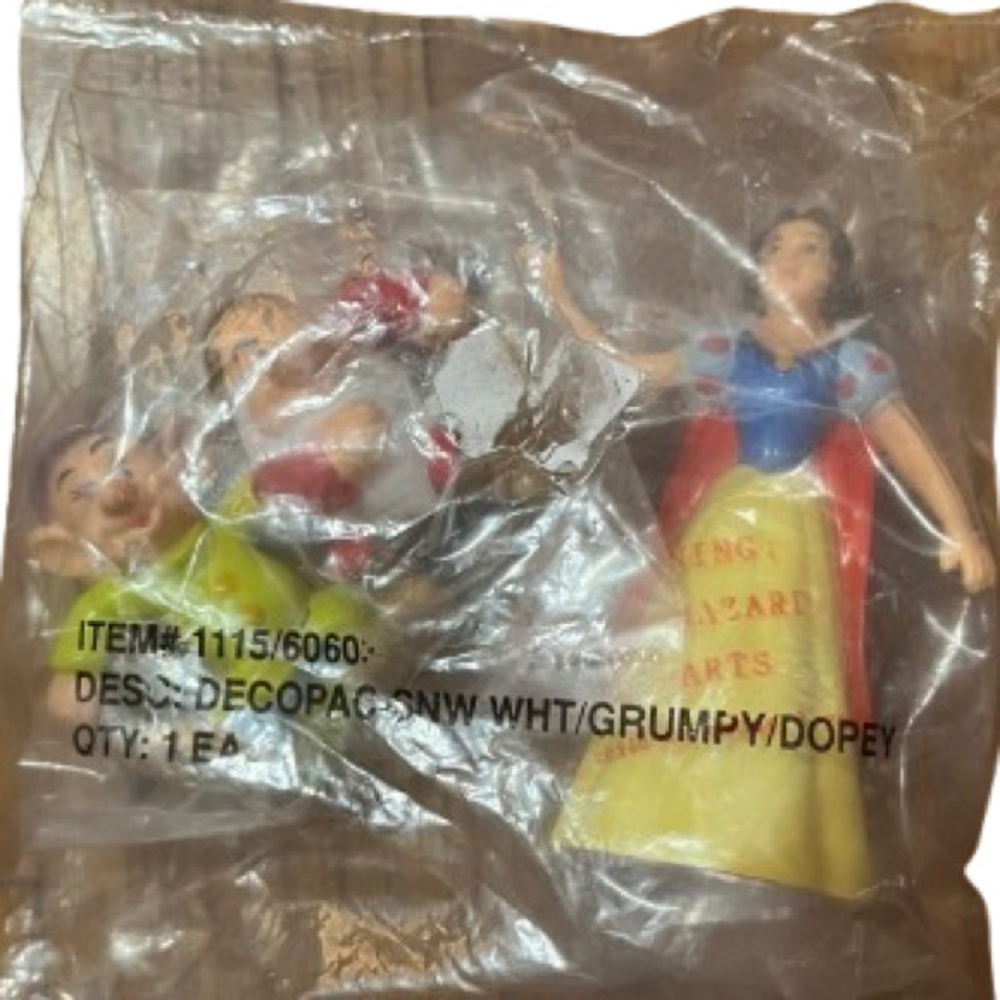 NWT Disney Snow White Grumpy Dopey Cake Toppers